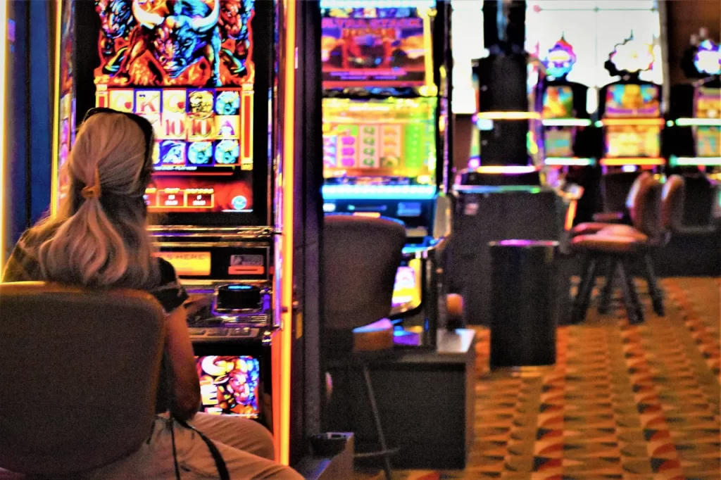 โชคดีแบบสุดปัง-เล่นสล็อ